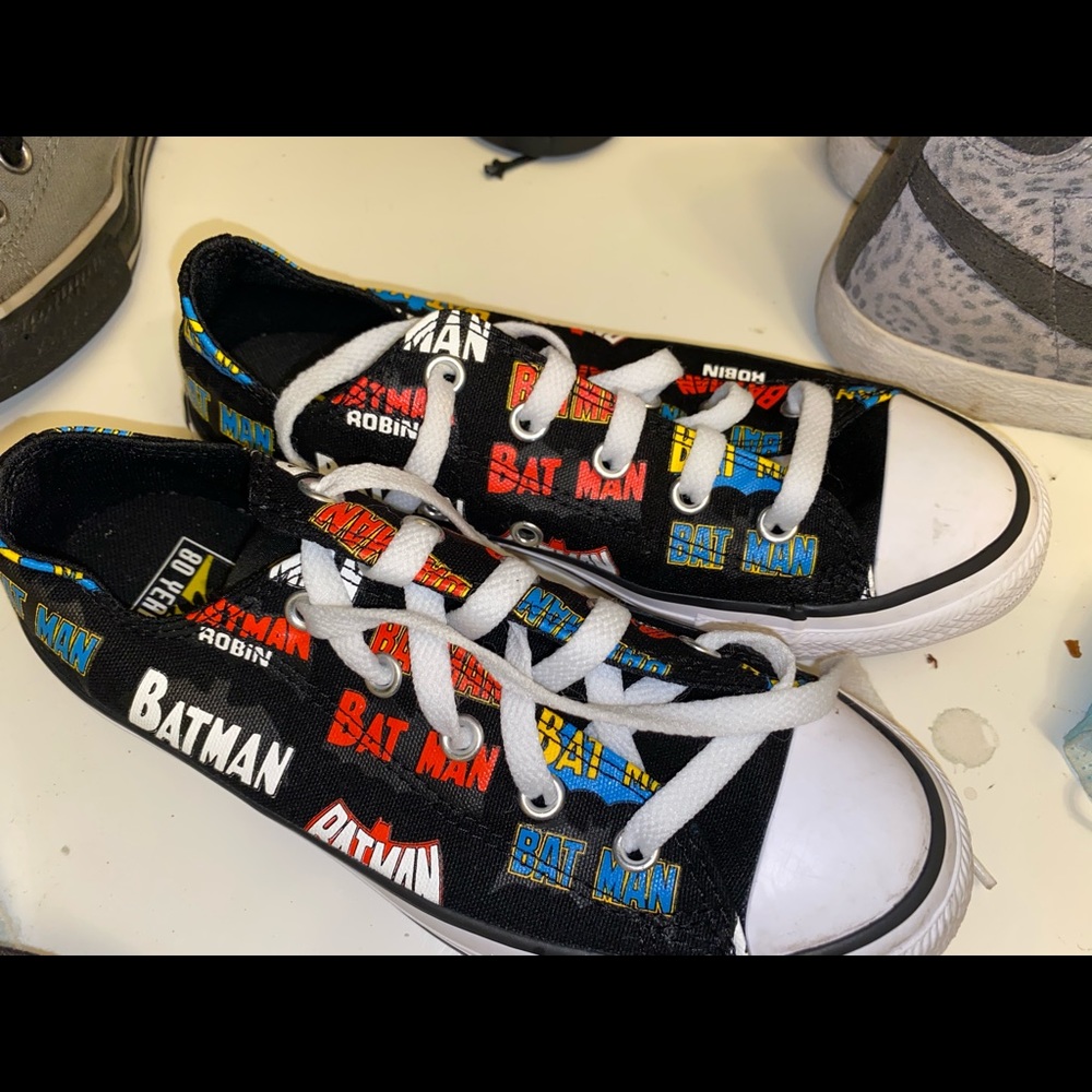 Boys converse